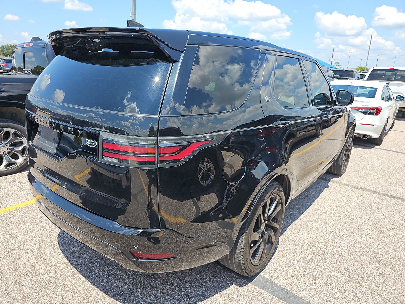 2022 Land Rover Discovery S R-Dynamic AWD