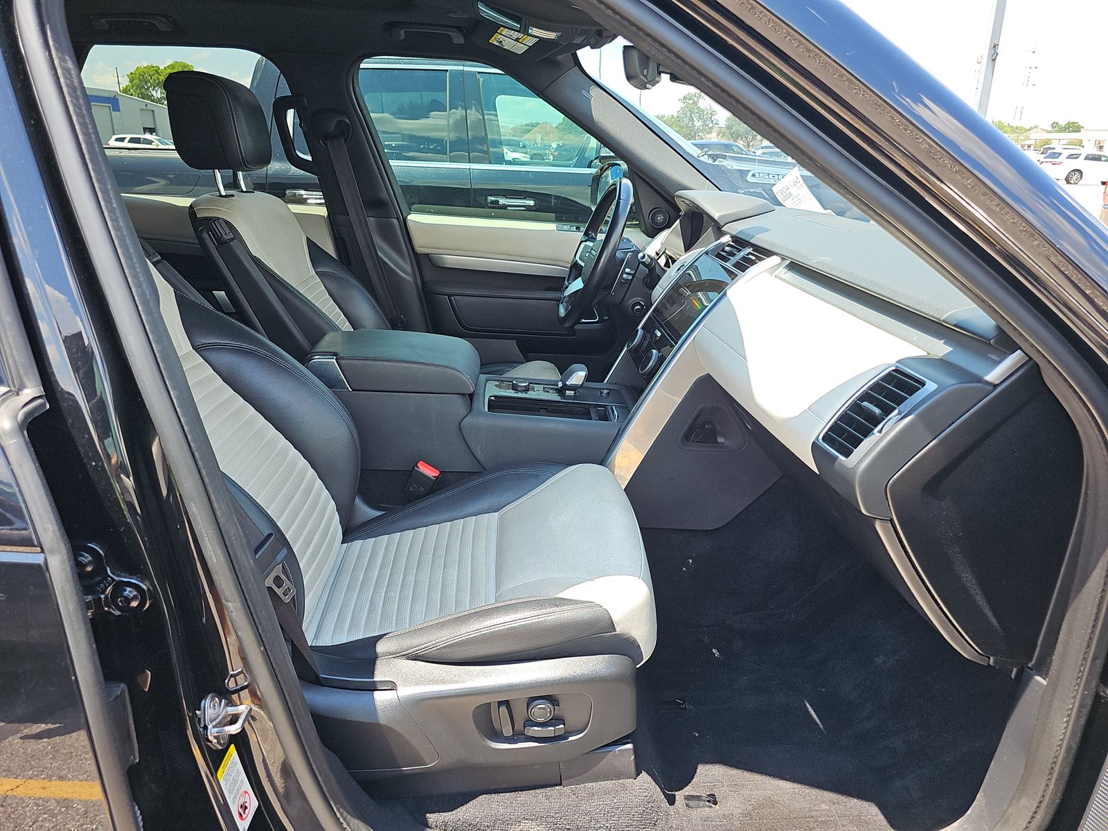 2022 Land Rover Discovery S R-Dynamic AWD