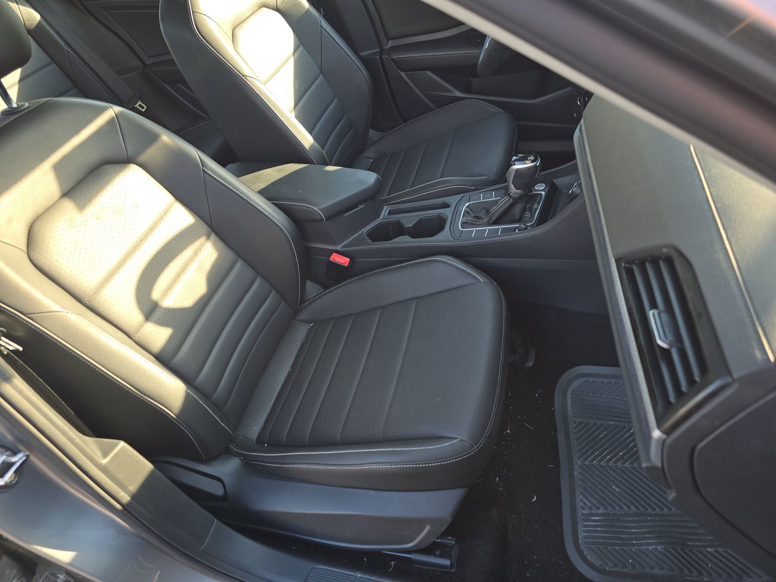 2022 Volkswagen Jetta 1.5T SE FWD