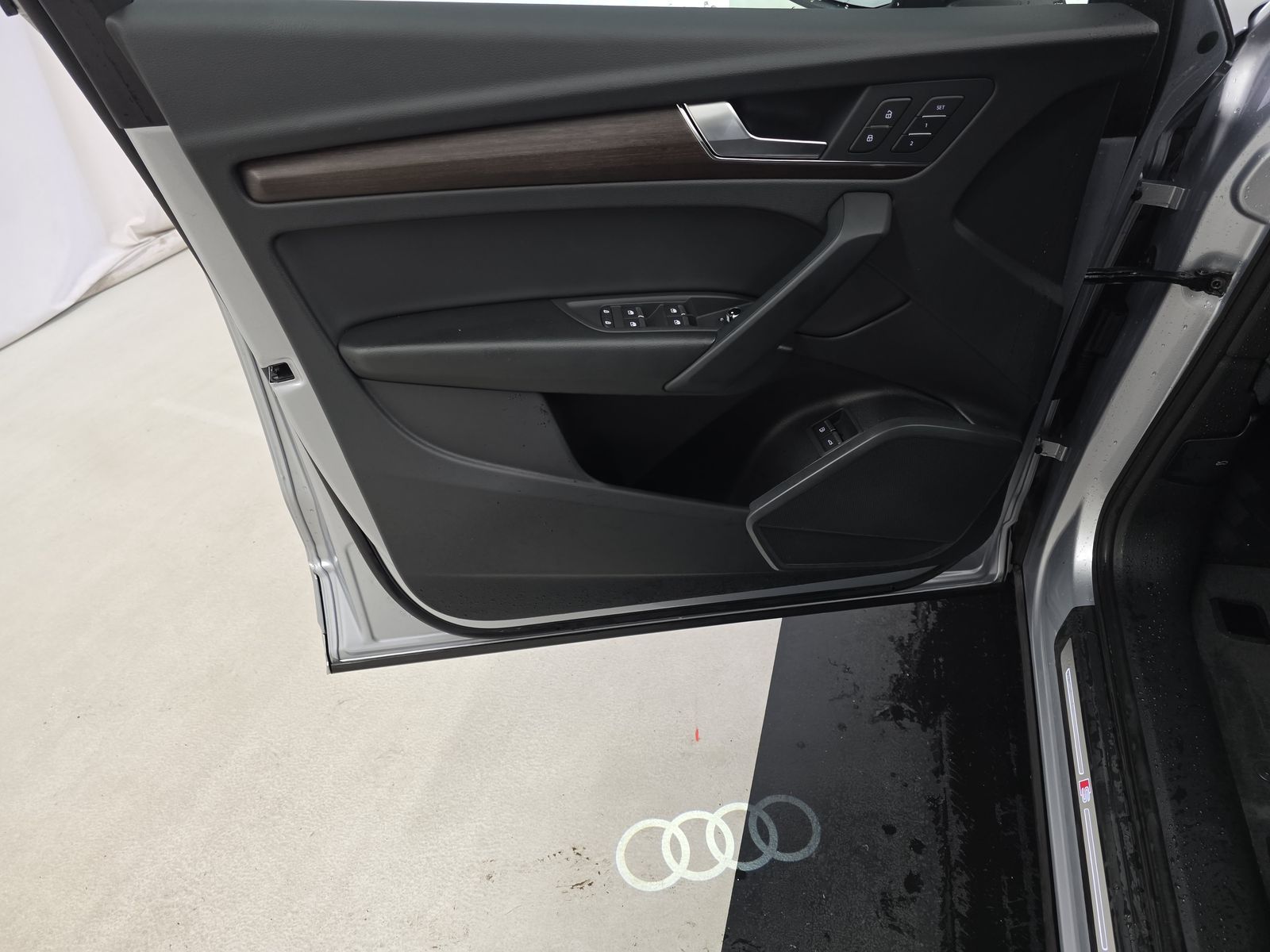 2024 Audi Q5 e Plug-In Hybrid S line Premium AWD