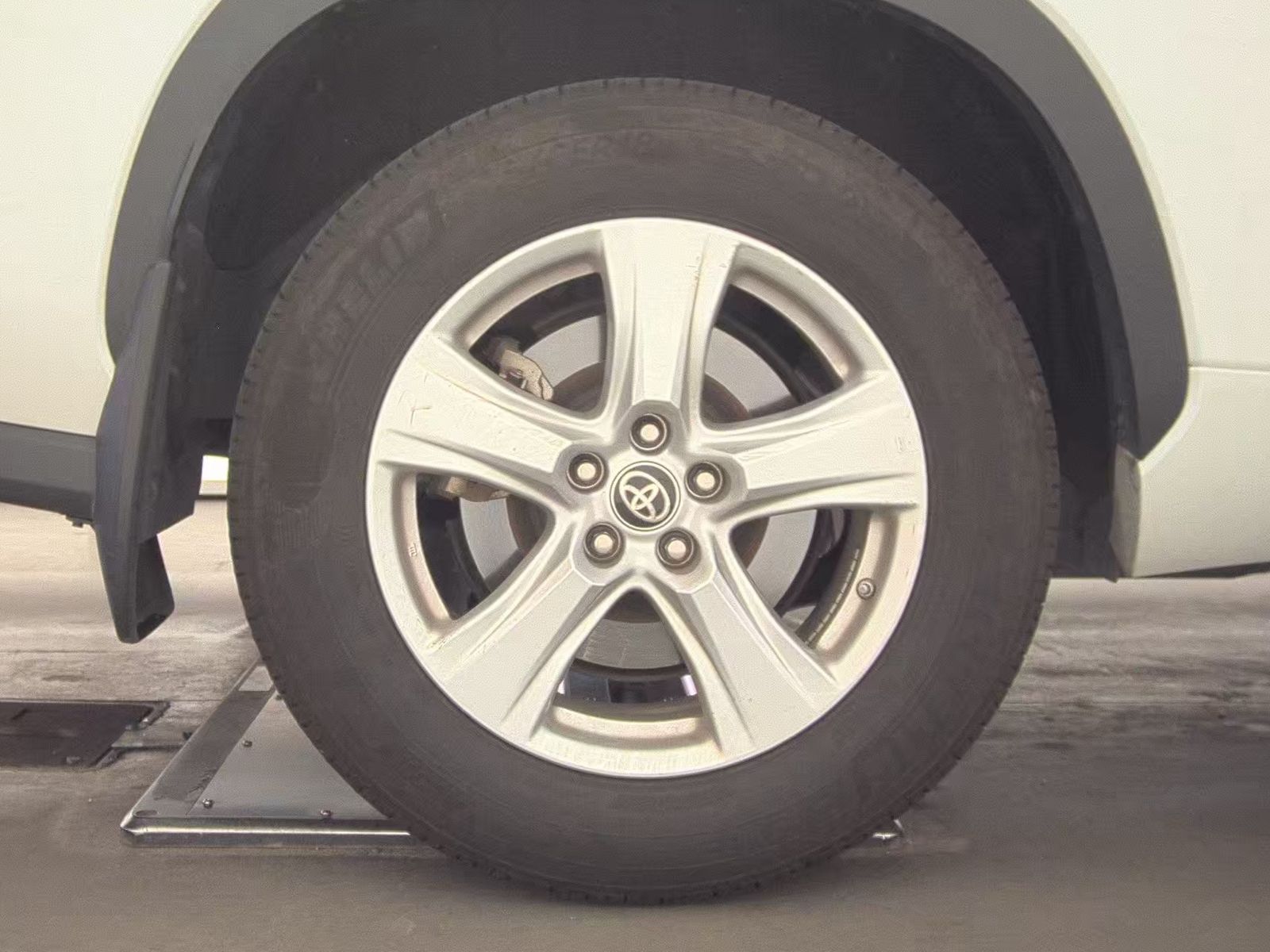 2024 Toyota Highlander LE AWD