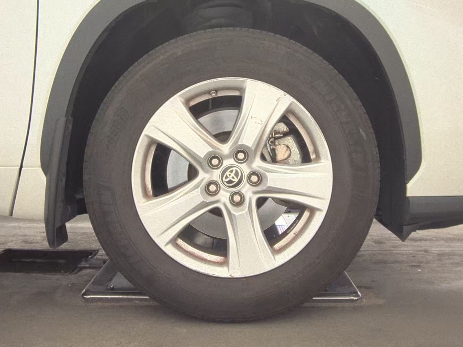 2024 Toyota Highlander LE AWD