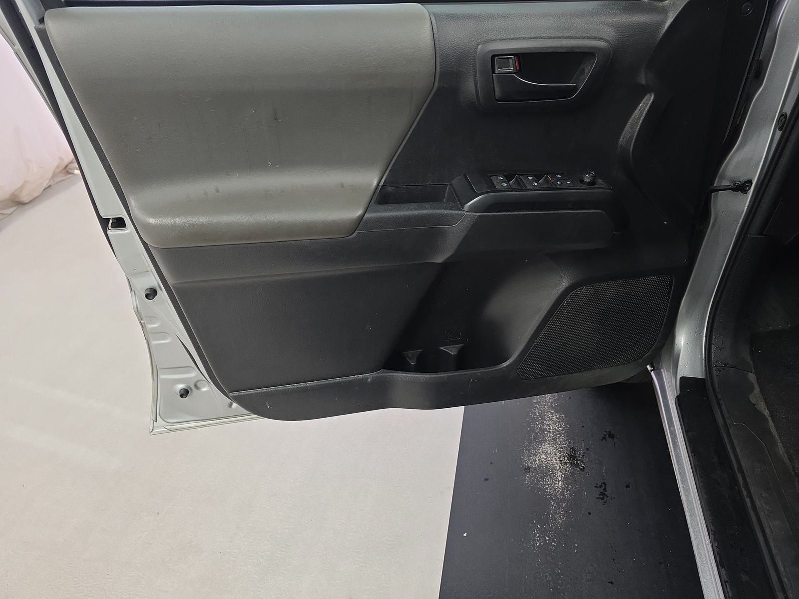 2022 Toyota Tacoma SR AWD