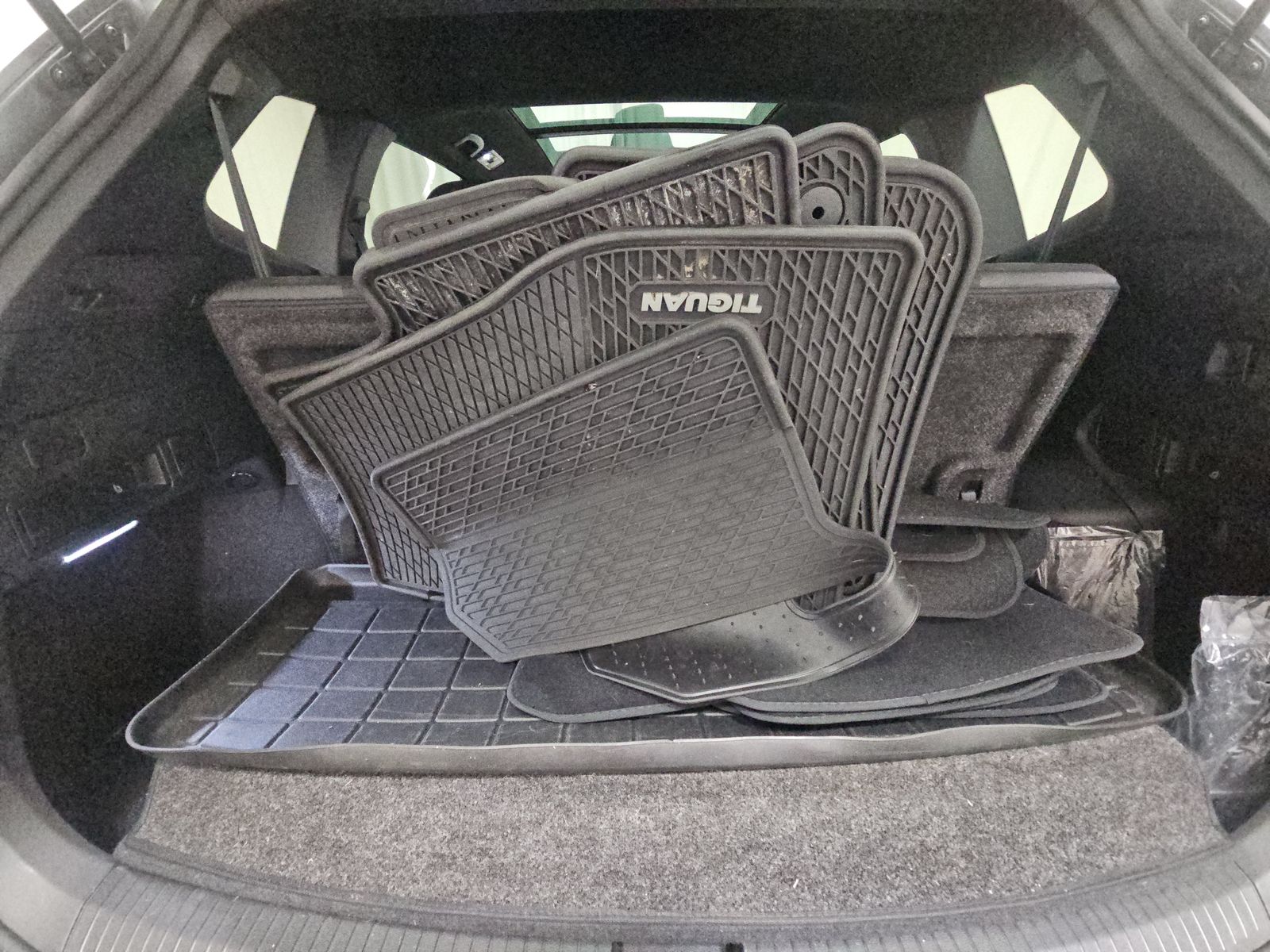 2023 Volkswagen Tiguan 2.0T SE R-Line Black FWD