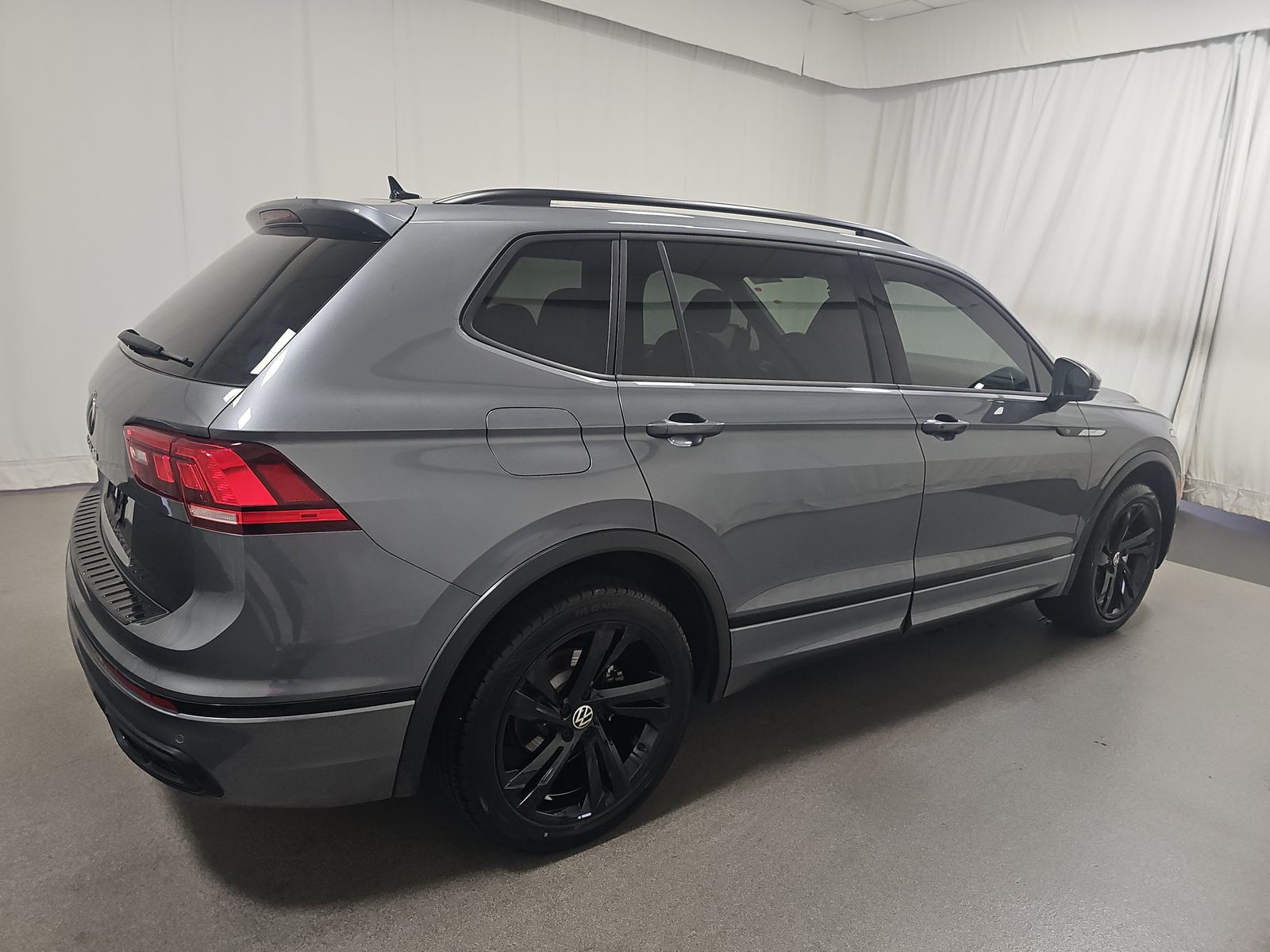 2023 Volkswagen Tiguan 2.0T SE R-Line Black FWD