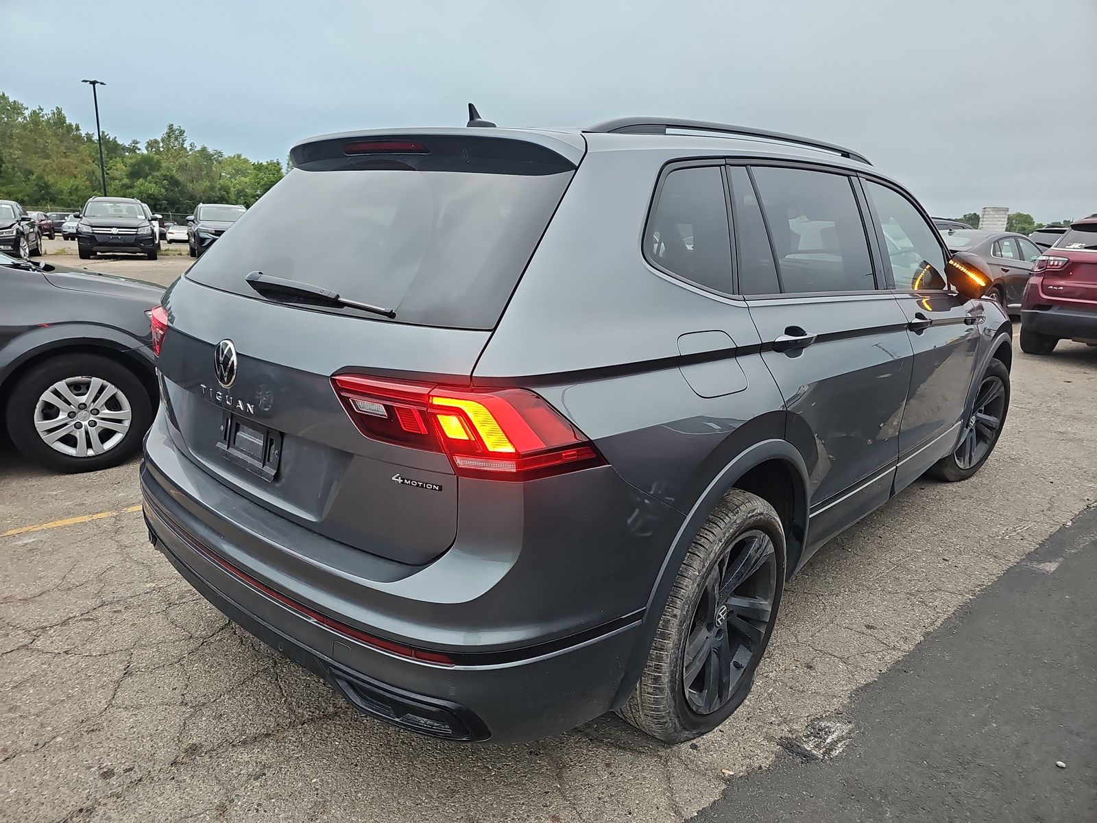 2024 Volkswagen Tiguan 2.0T SE R-Line Black AWD