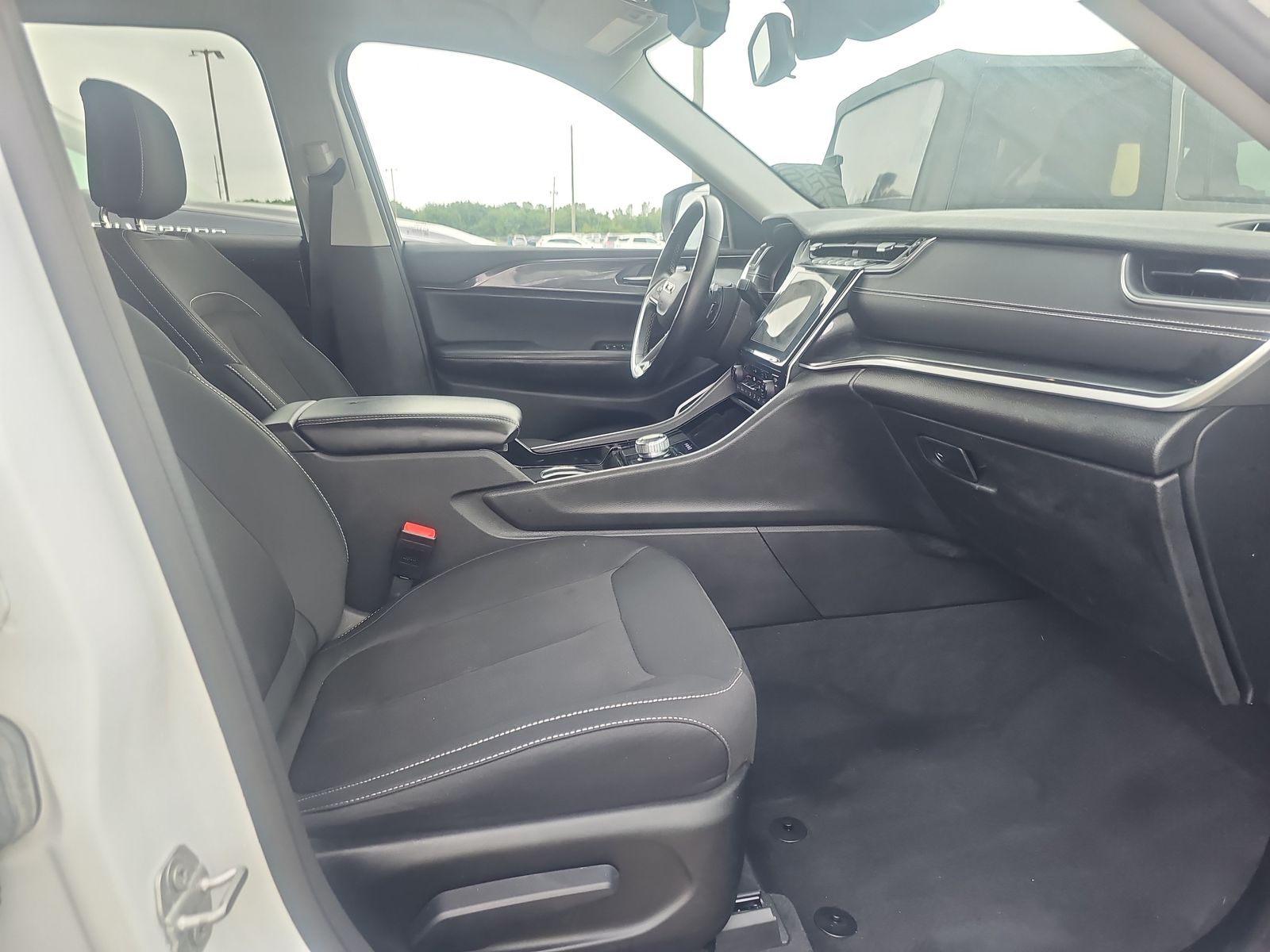 2022 Jeep Grand Cherokee Laredo AWD