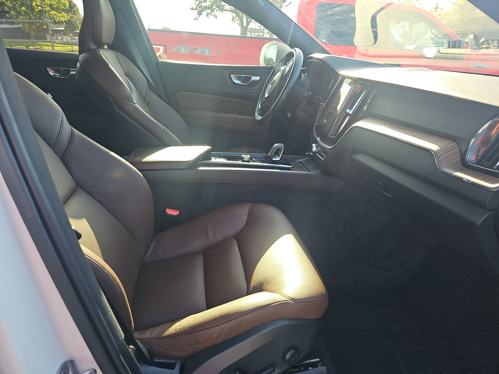 2022 Volvo XC60 B5 Momentum AWD