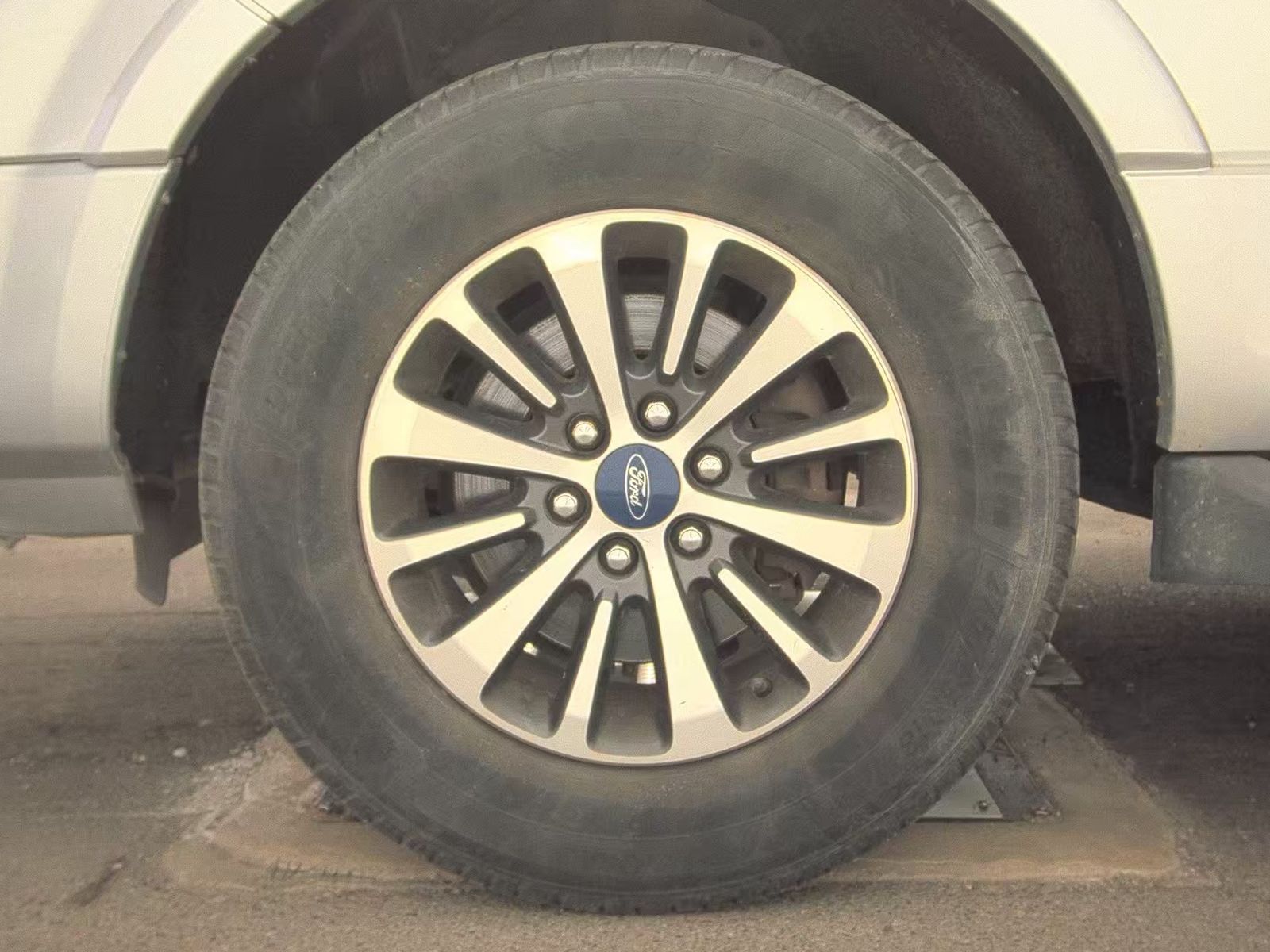 FORD EXPEDITION - 10