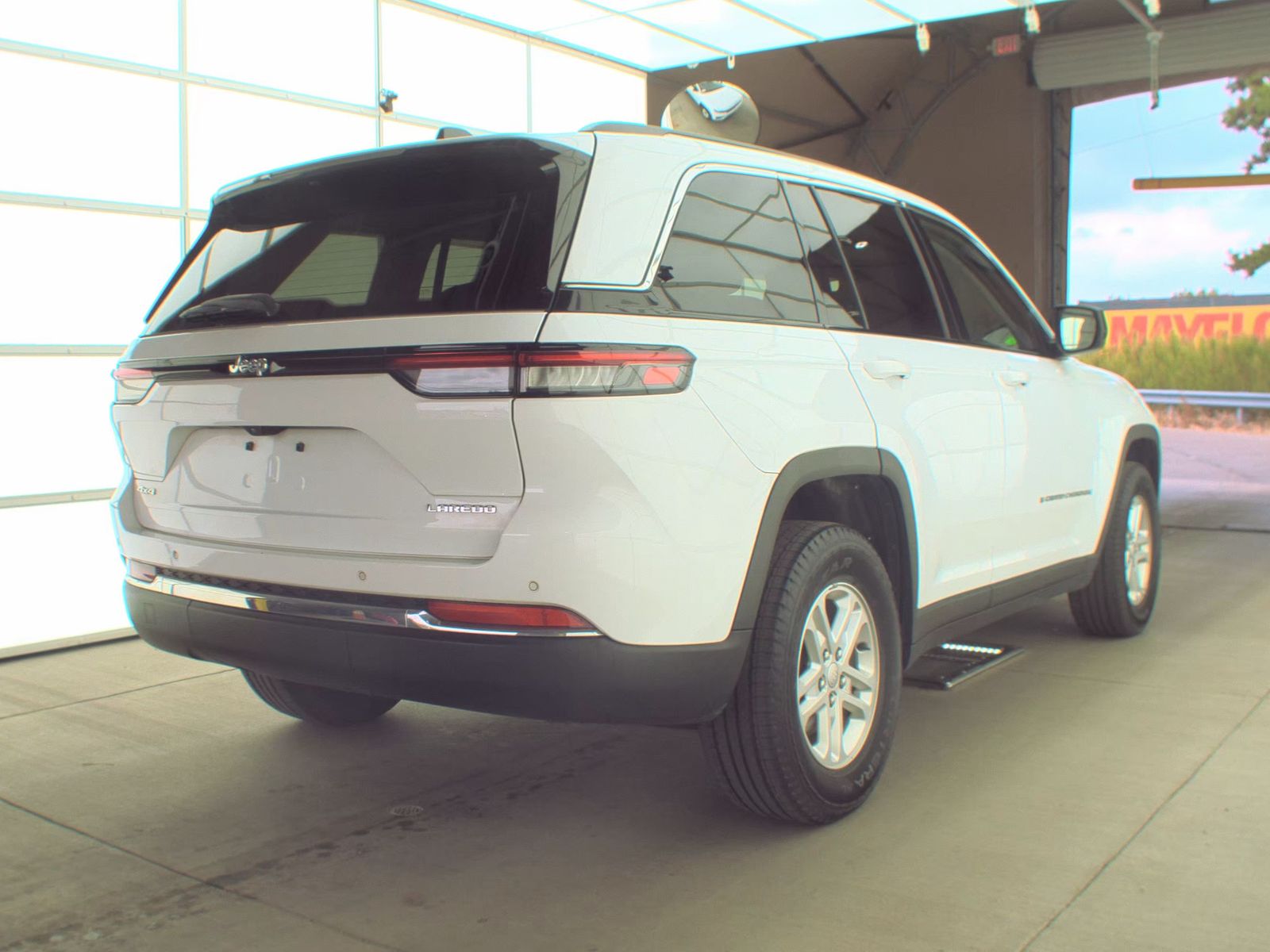 2022 Jeep Grand Cherokee Laredo AWD