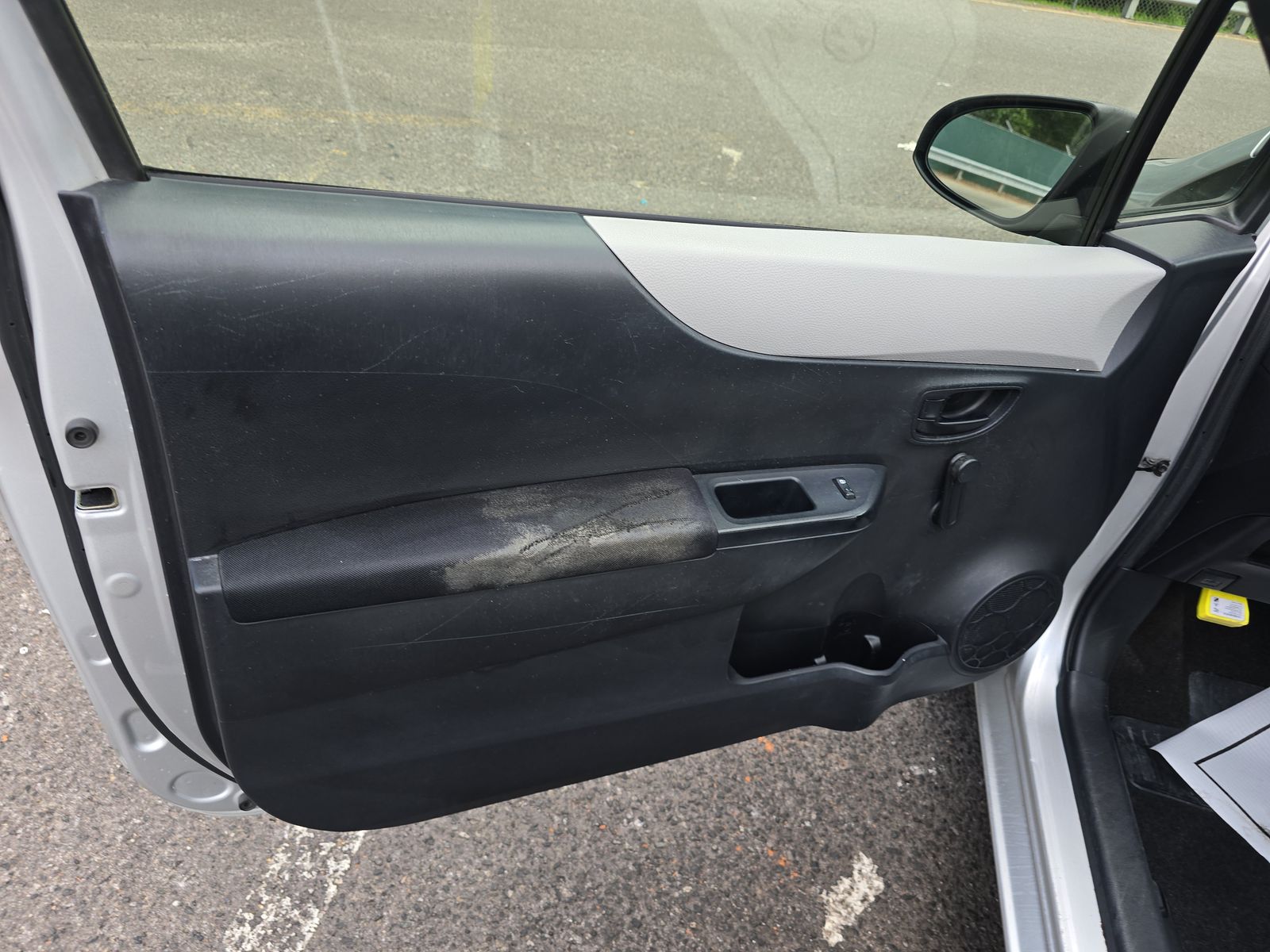 2014 Toyota Yaris L FWD