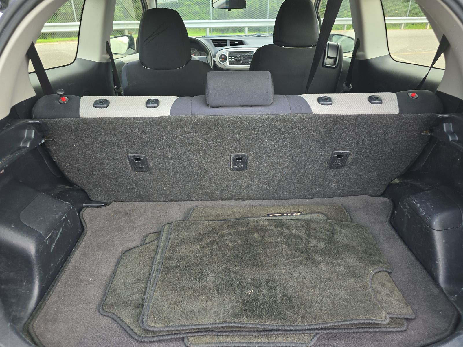 2014 Toyota Yaris L FWD