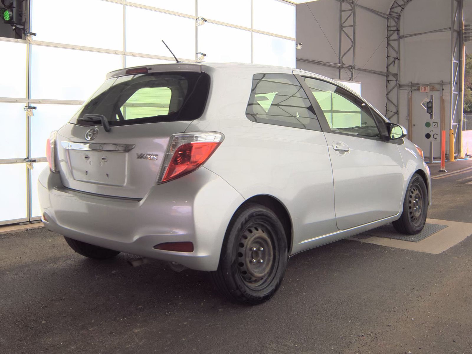 2014 Toyota Yaris L FWD