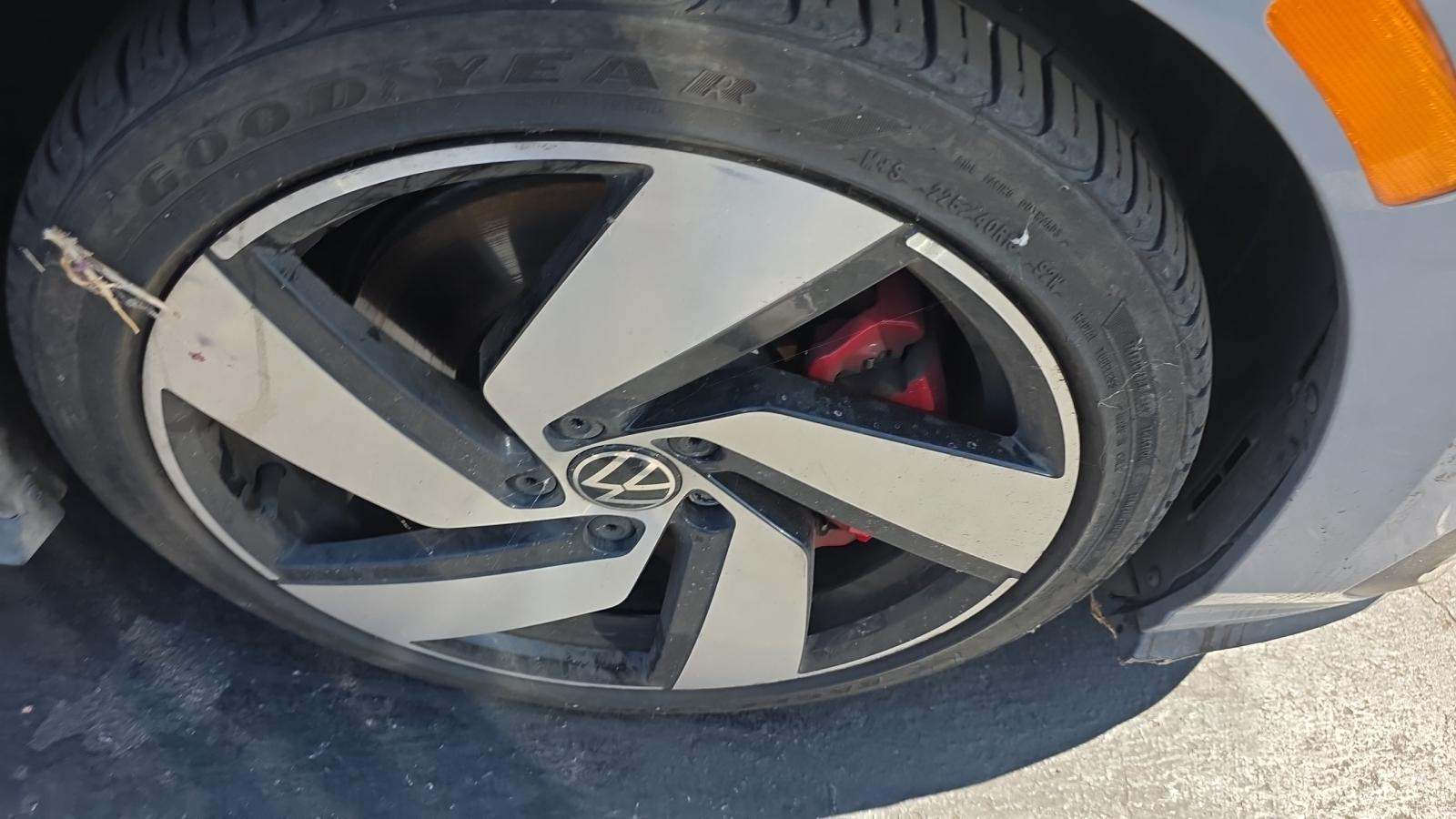 2022 Volkswagen Golf GTI 2.0T SE FWD