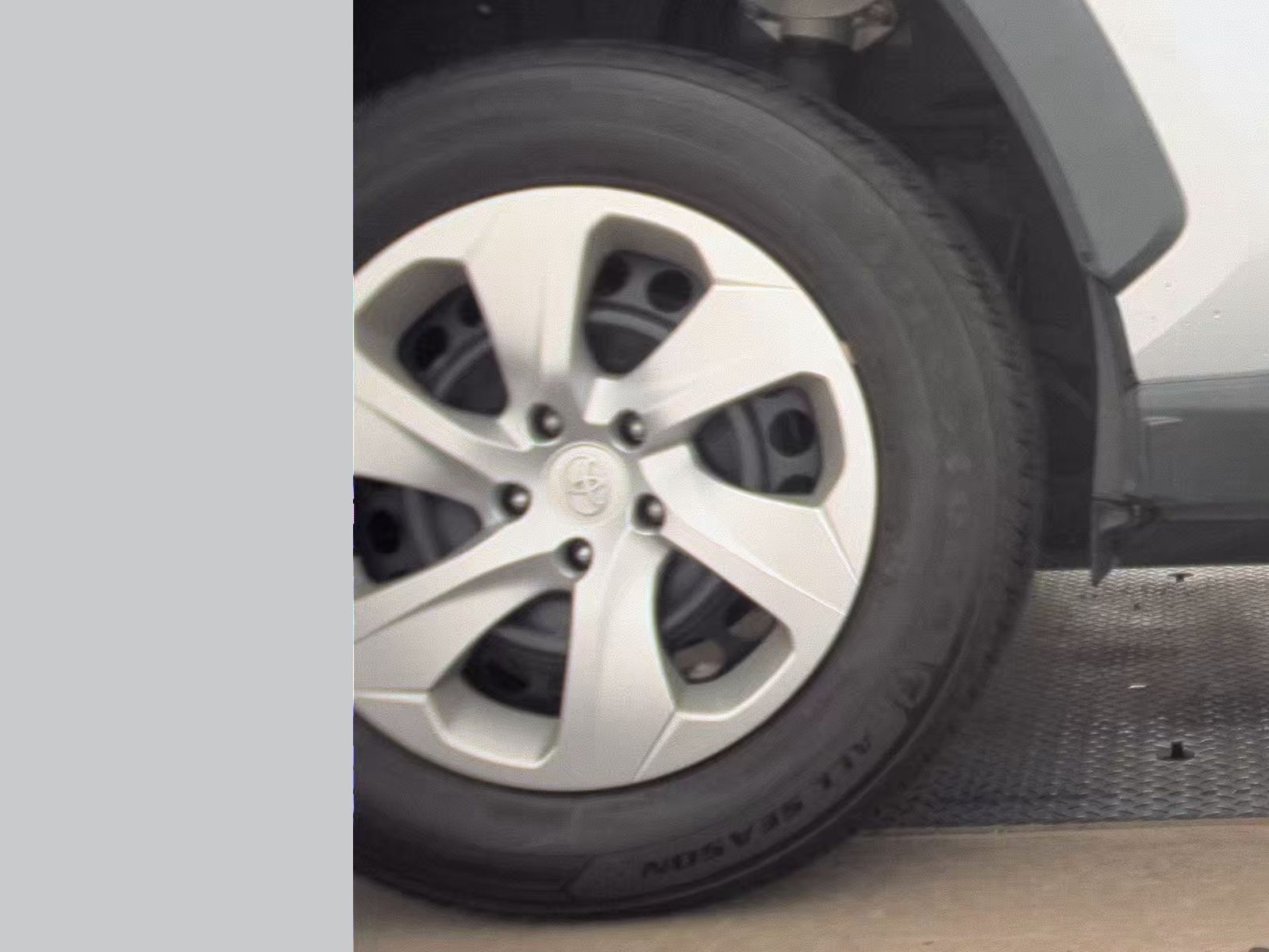 2021 Toyota RAV4 LE FWD