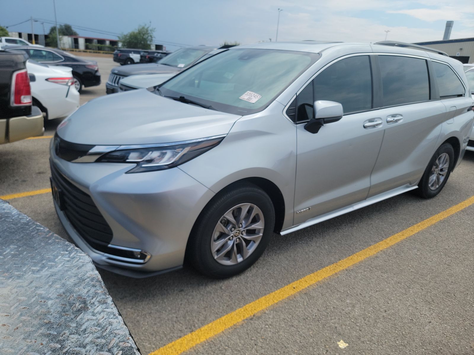 2021 Toyota Sienna XLE FWD