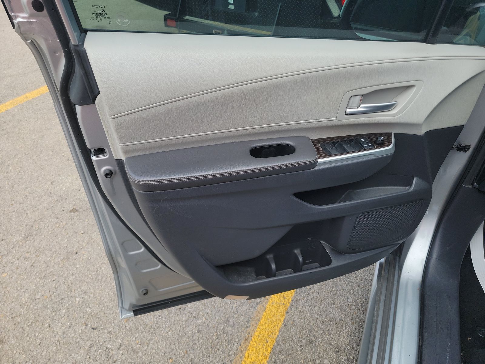 2021 Toyota Sienna XLE FWD