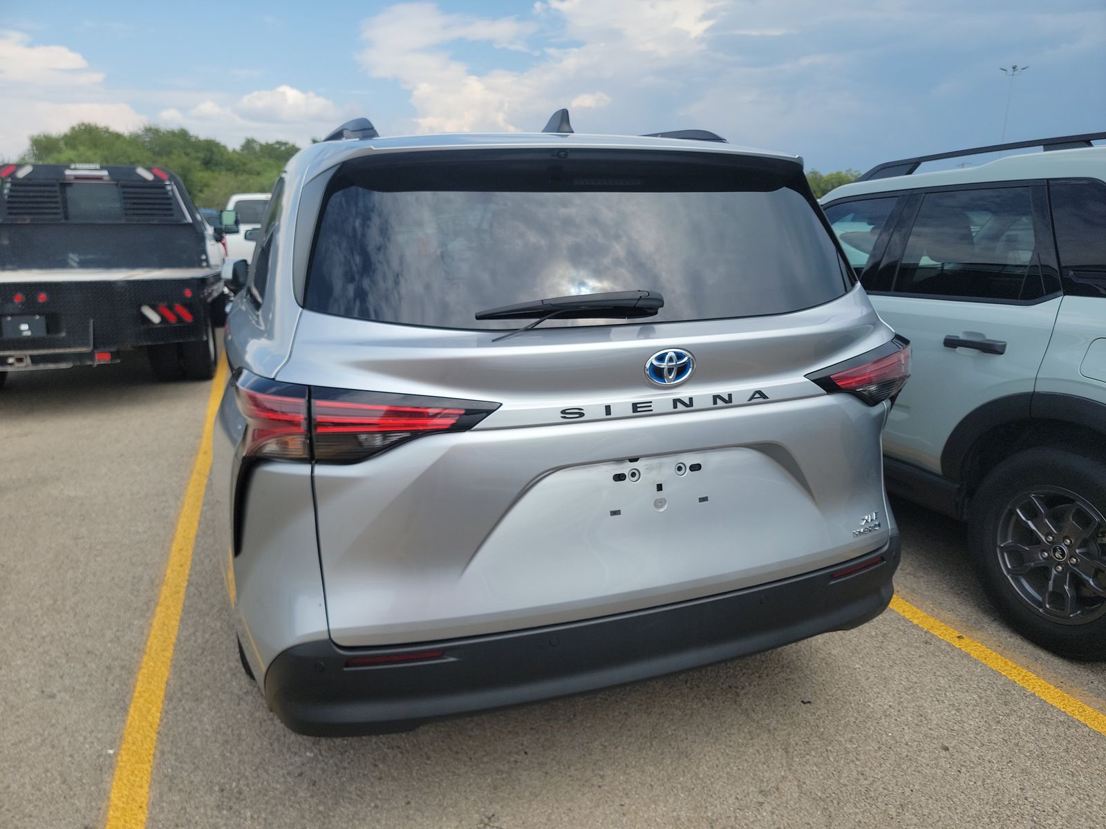 2021 Toyota Sienna XLE FWD