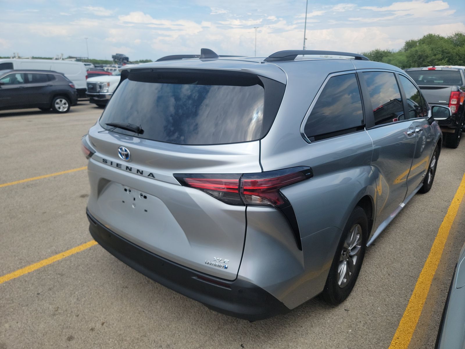 2021 Toyota Sienna XLE FWD