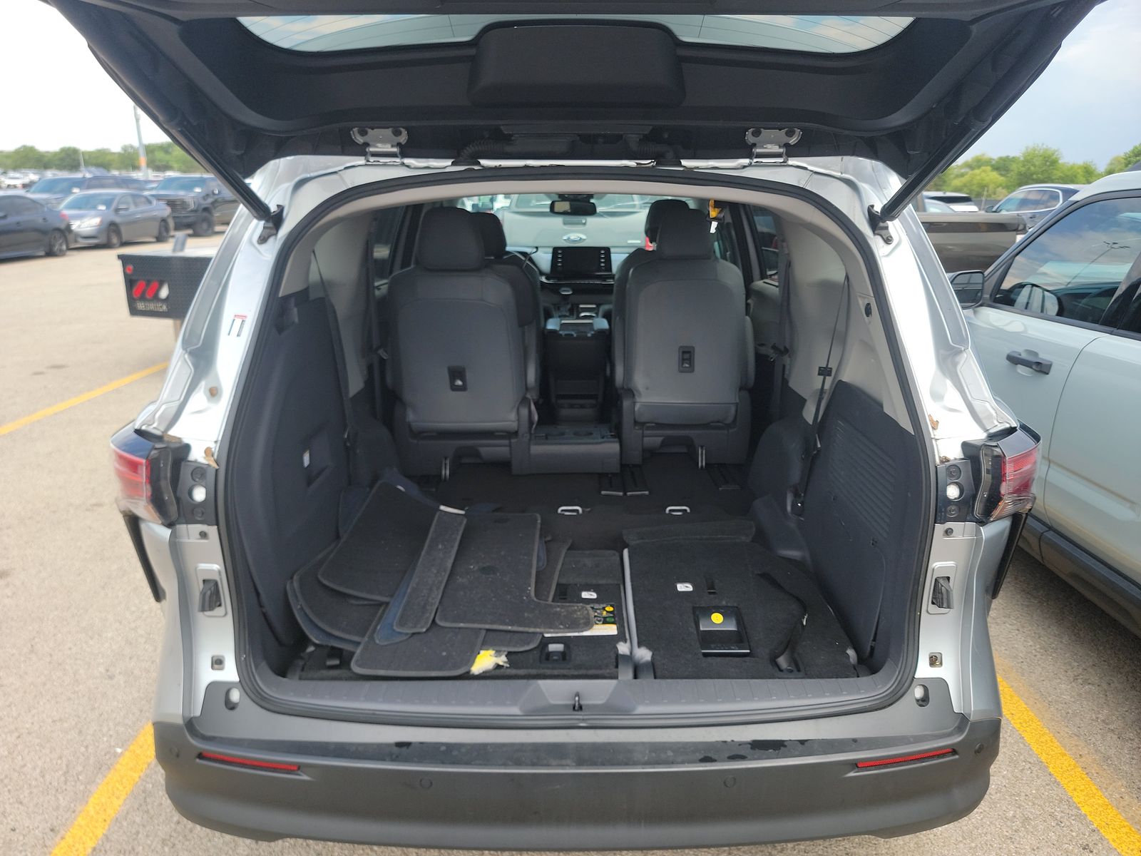 2021 Toyota Sienna XLE FWD