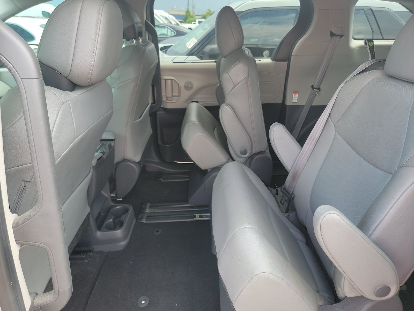 2021 Toyota Sienna XLE FWD
