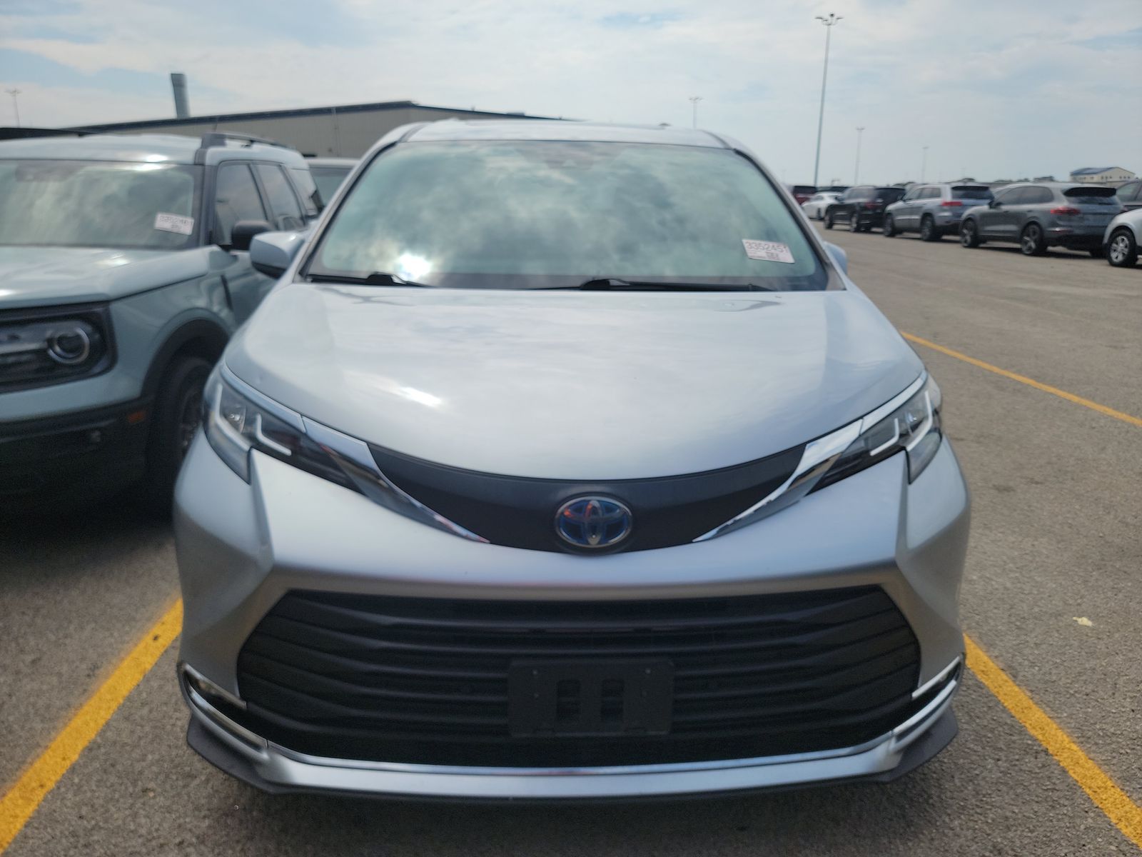 2021 Toyota Sienna XLE FWD