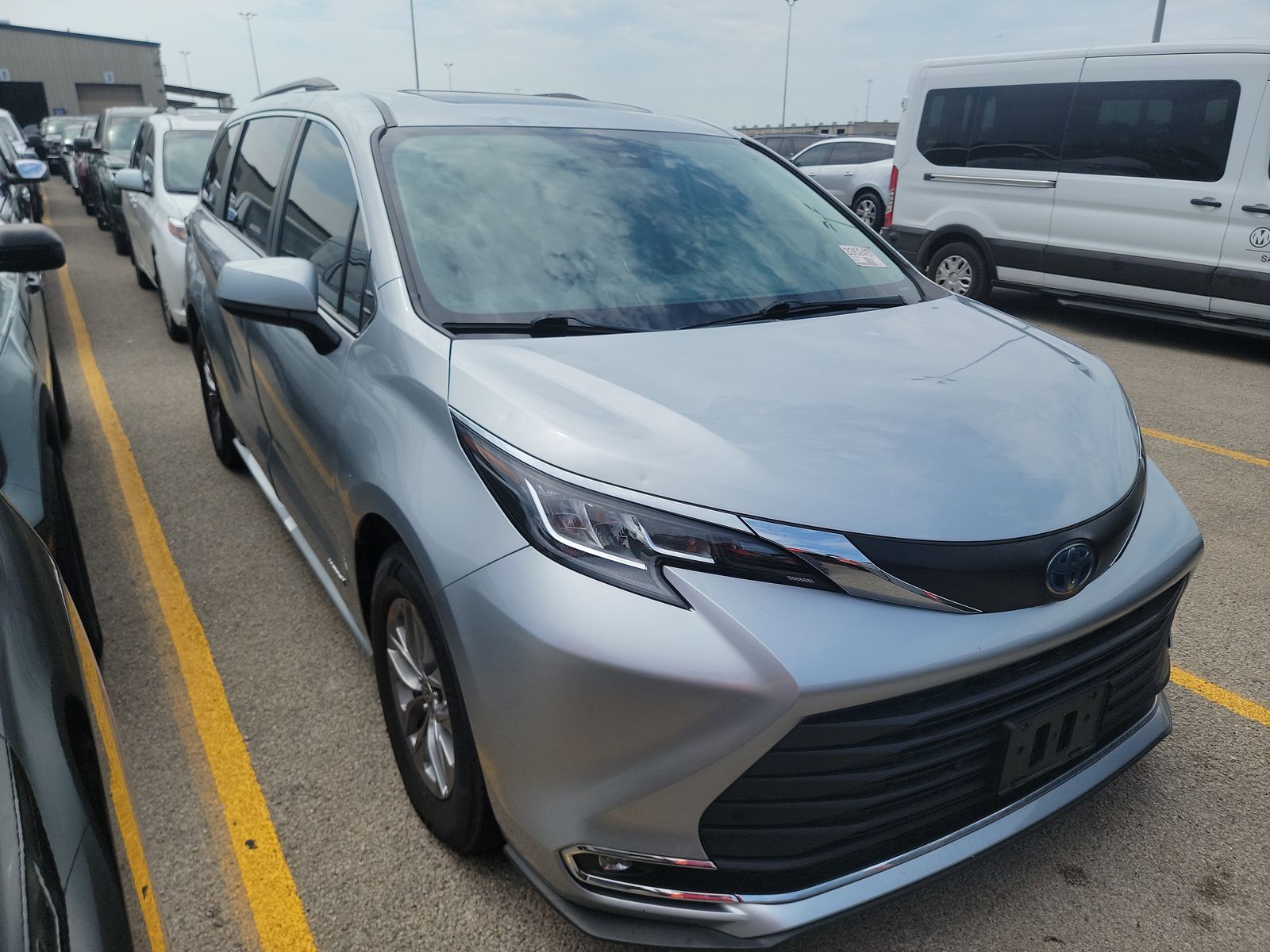 2021 Toyota Sienna XLE FWD