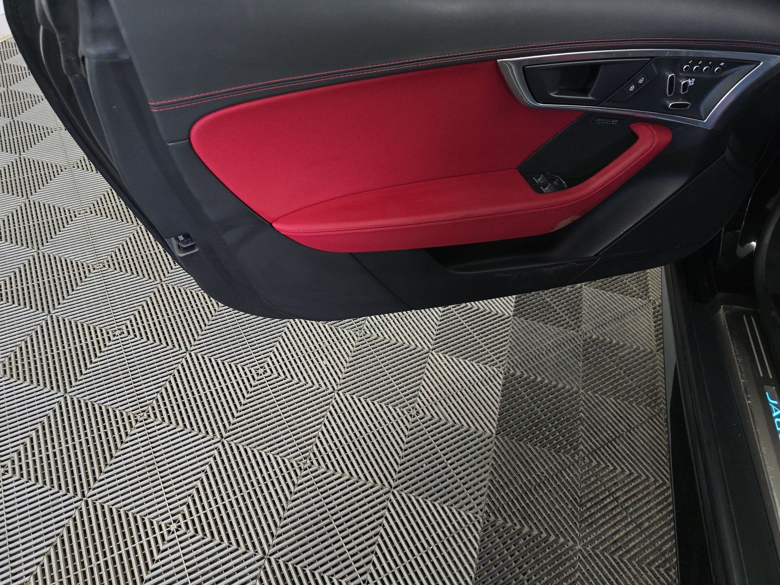 2023 Jaguar F-TYPE R AWD