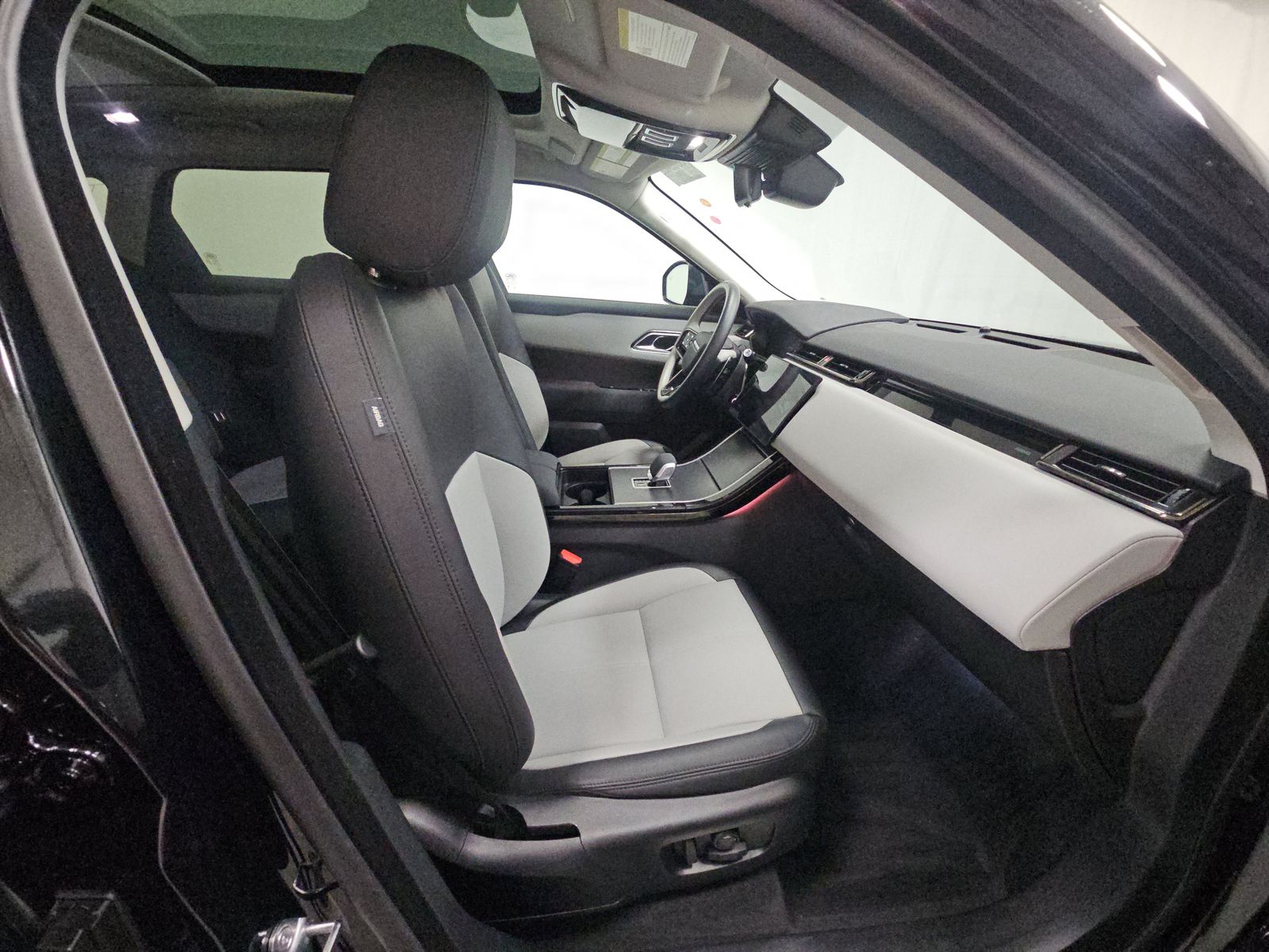 2025 Land Rover Range Rover Velar Dynamic SE AWD