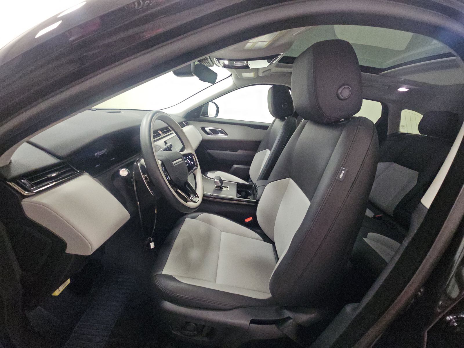 2025 Land Rover Range Rover Velar Dynamic SE AWD