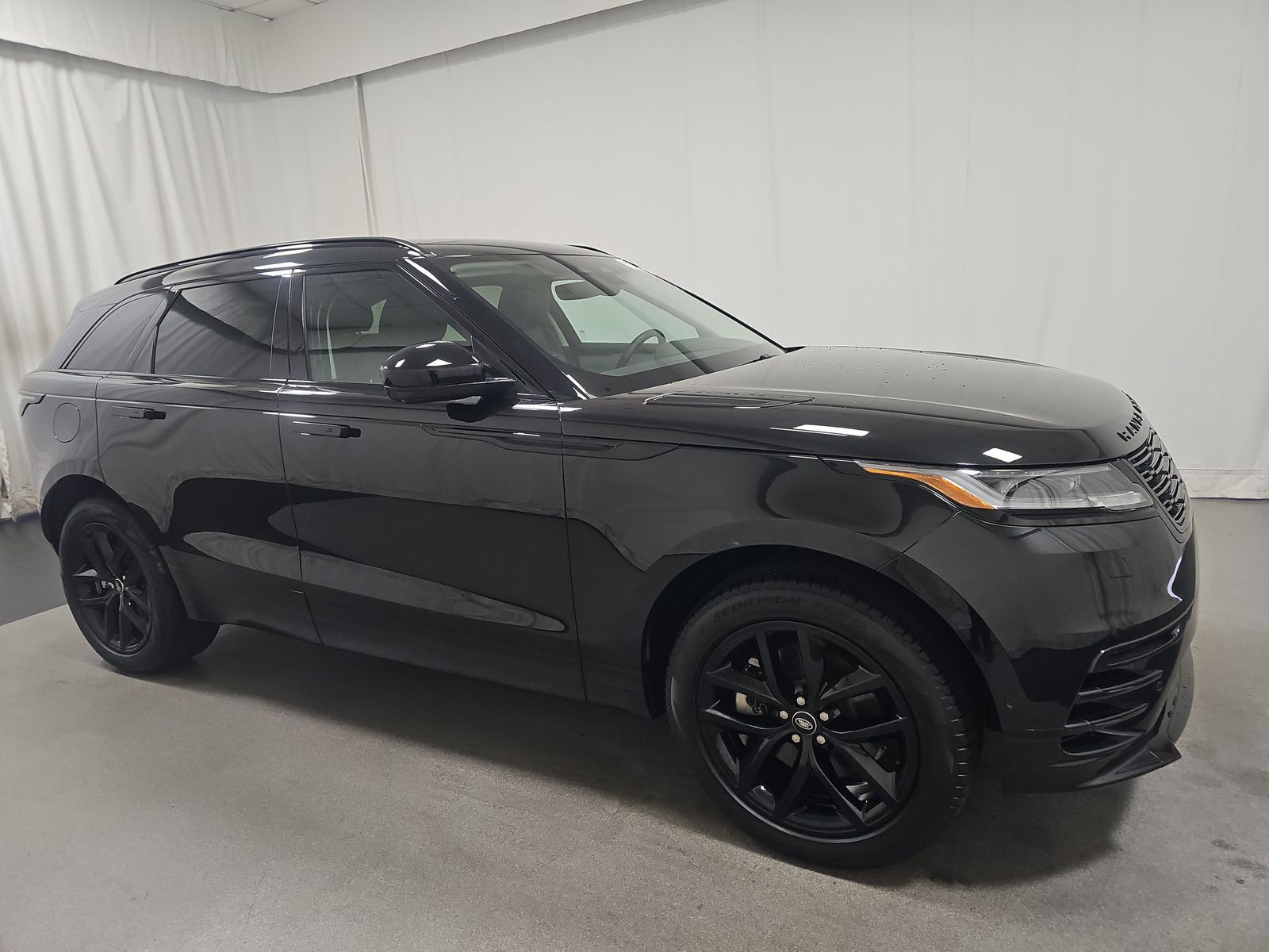 2025 Land Rover Range Rover Velar Dynamic SE AWD