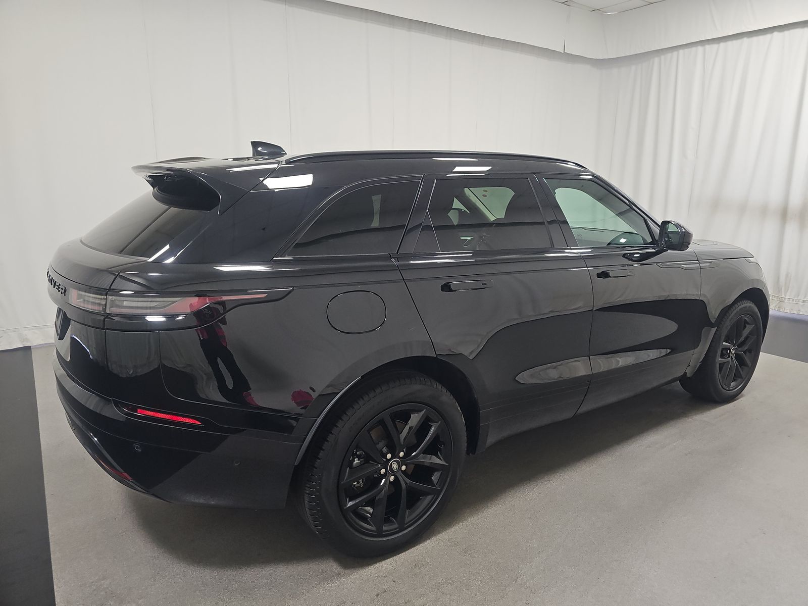 2025 Land Rover Range Rover Velar Dynamic SE AWD