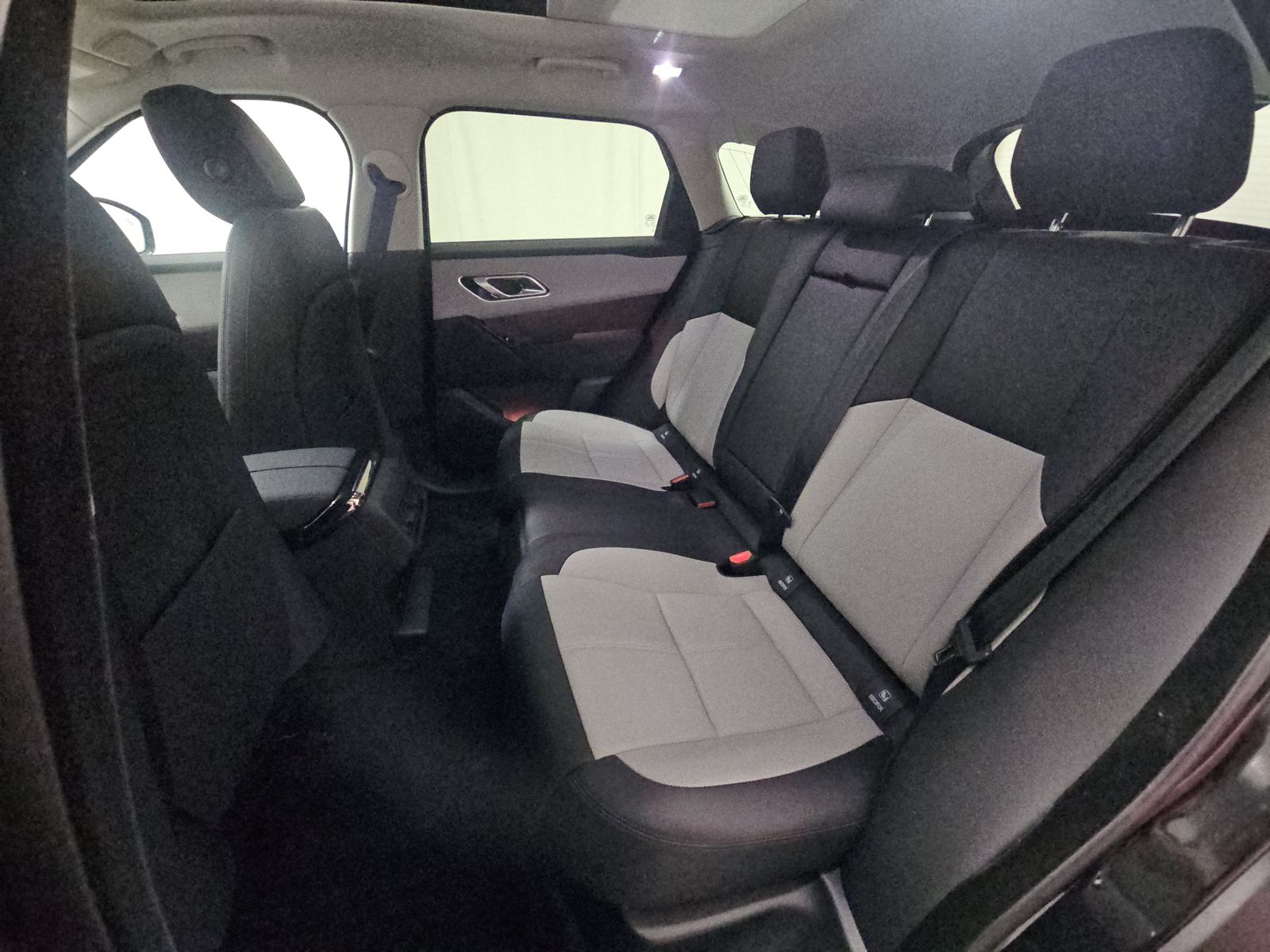 2025 Land Rover Range Rover Velar Dynamic SE AWD