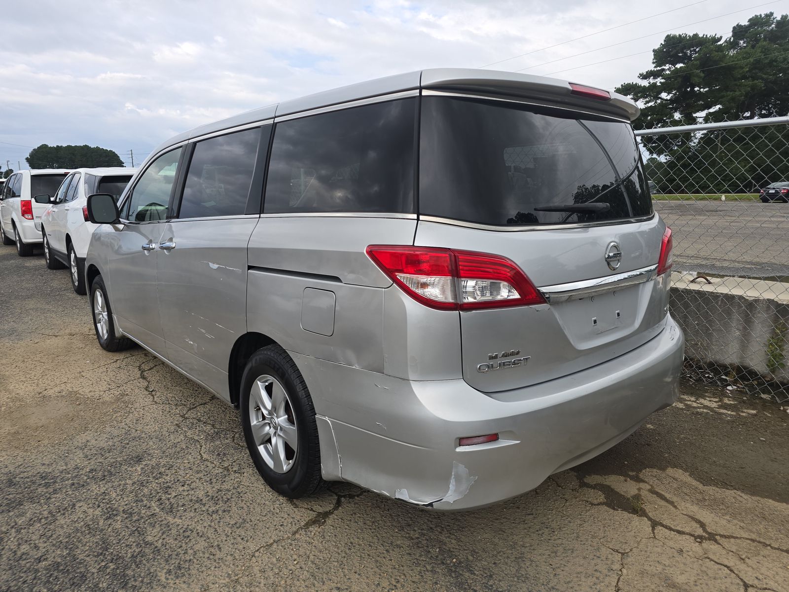 2014 Nissan Quest SV FWD