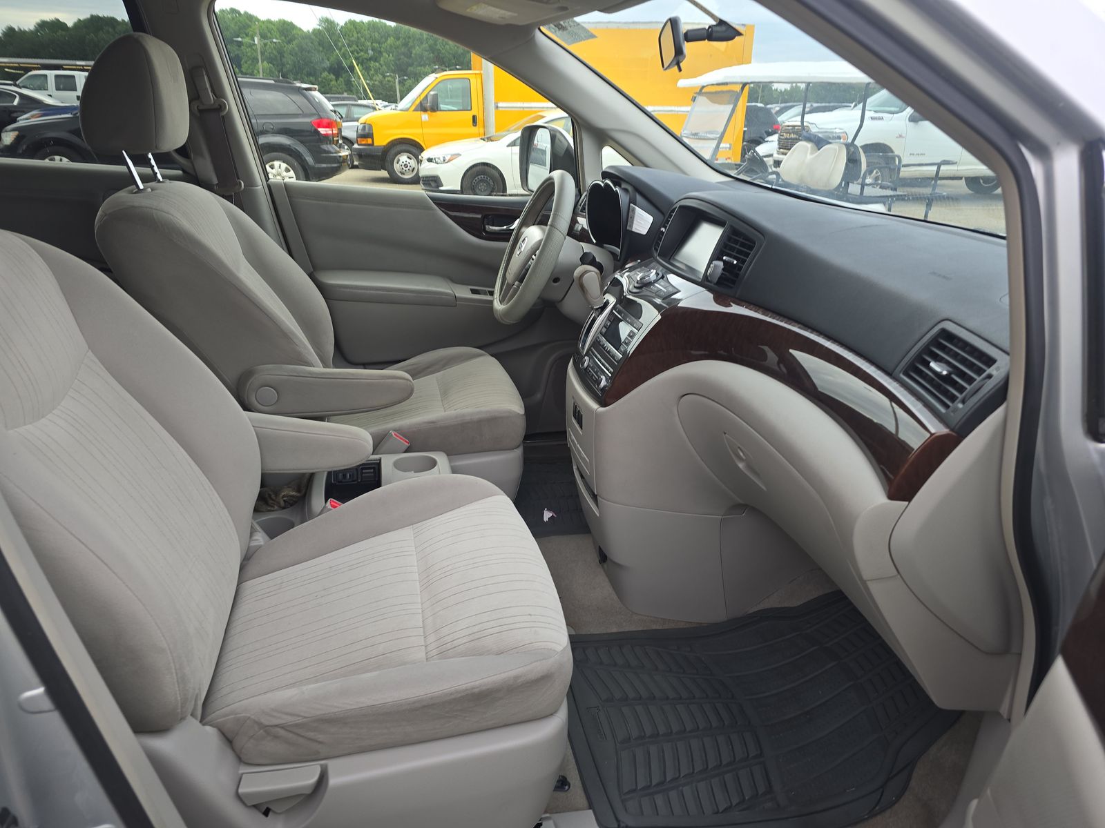 2014 Nissan Quest SV FWD