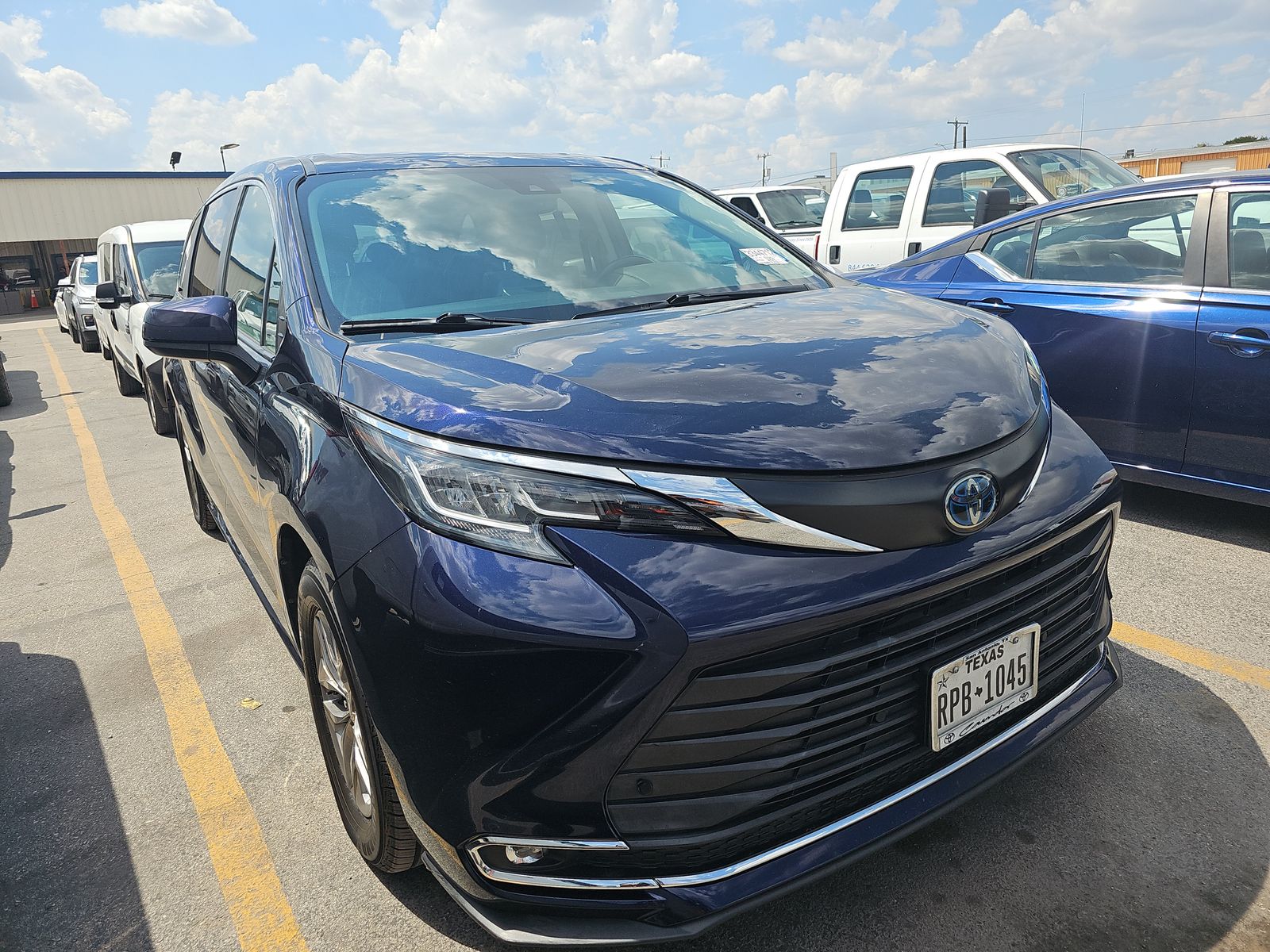2022 Toyota Sienna XLE FWD