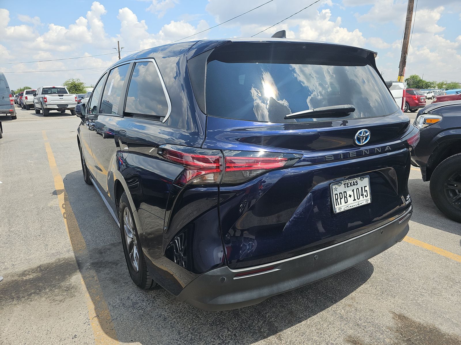 2022 Toyota Sienna XLE FWD