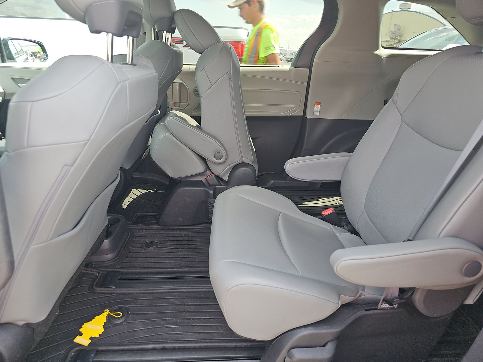 2022 Toyota Sienna XLE FWD