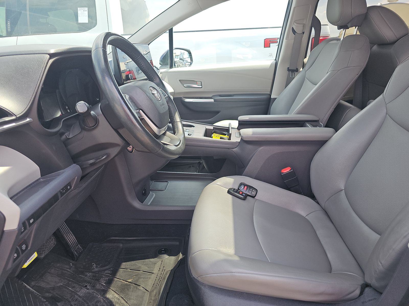 2022 Toyota Sienna XLE FWD