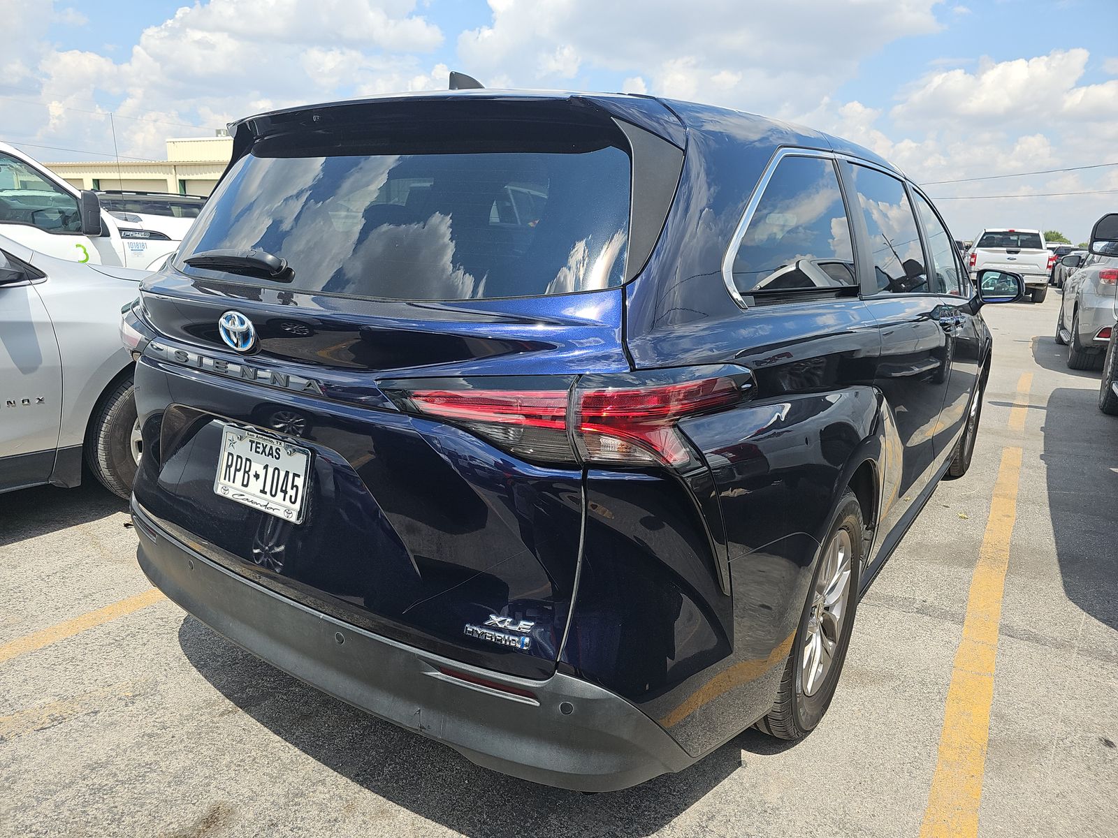 2022 Toyota Sienna XLE FWD
