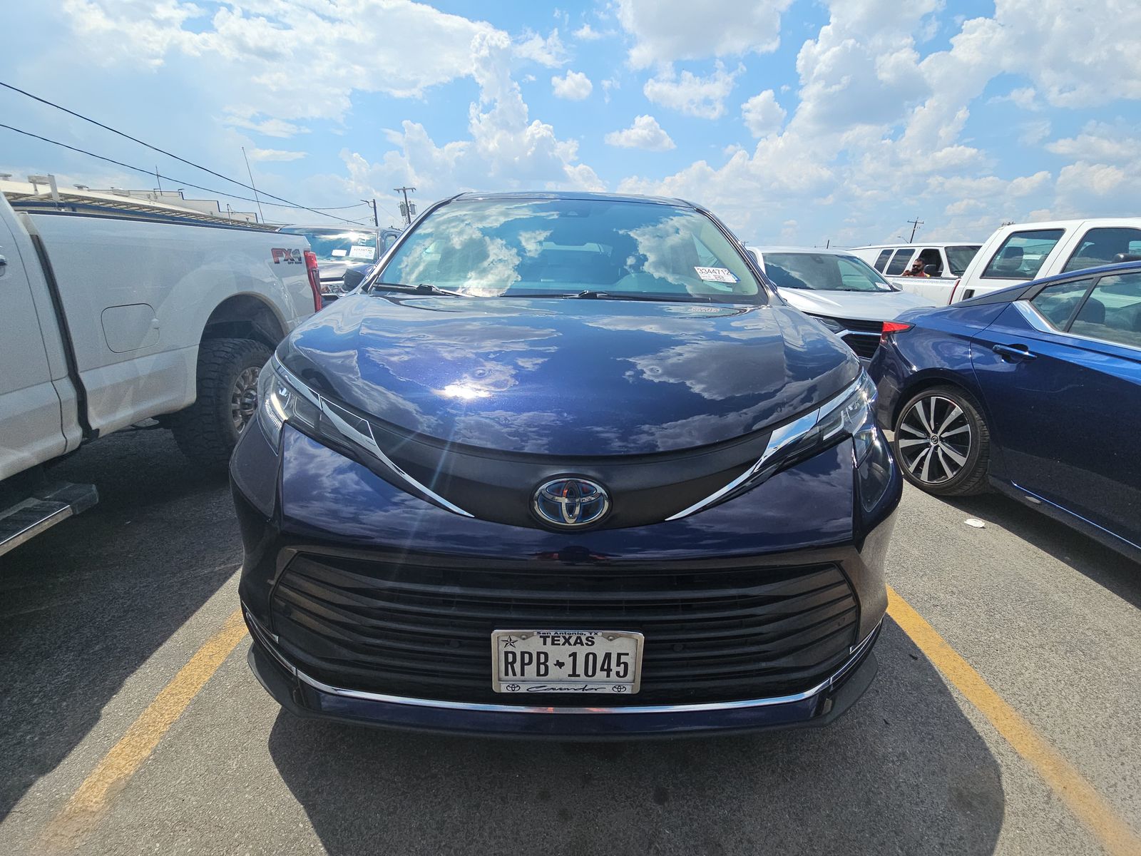 2022 Toyota Sienna XLE FWD