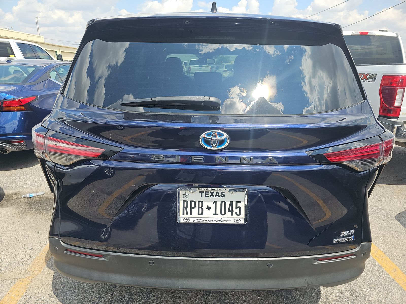 2022 Toyota Sienna XLE FWD
