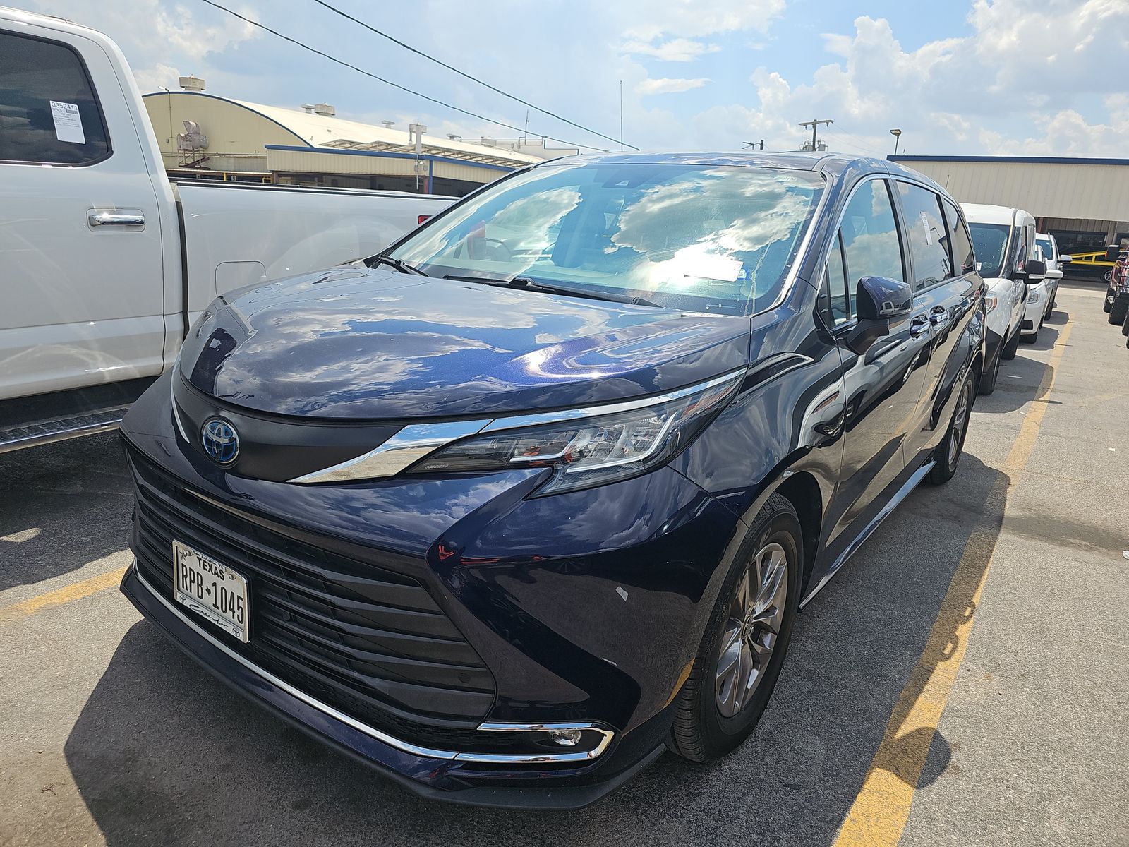 2022 Toyota Sienna XLE FWD