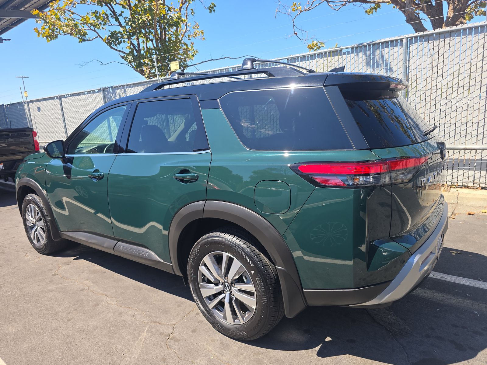 2023 Nissan Pathfinder SL FWD