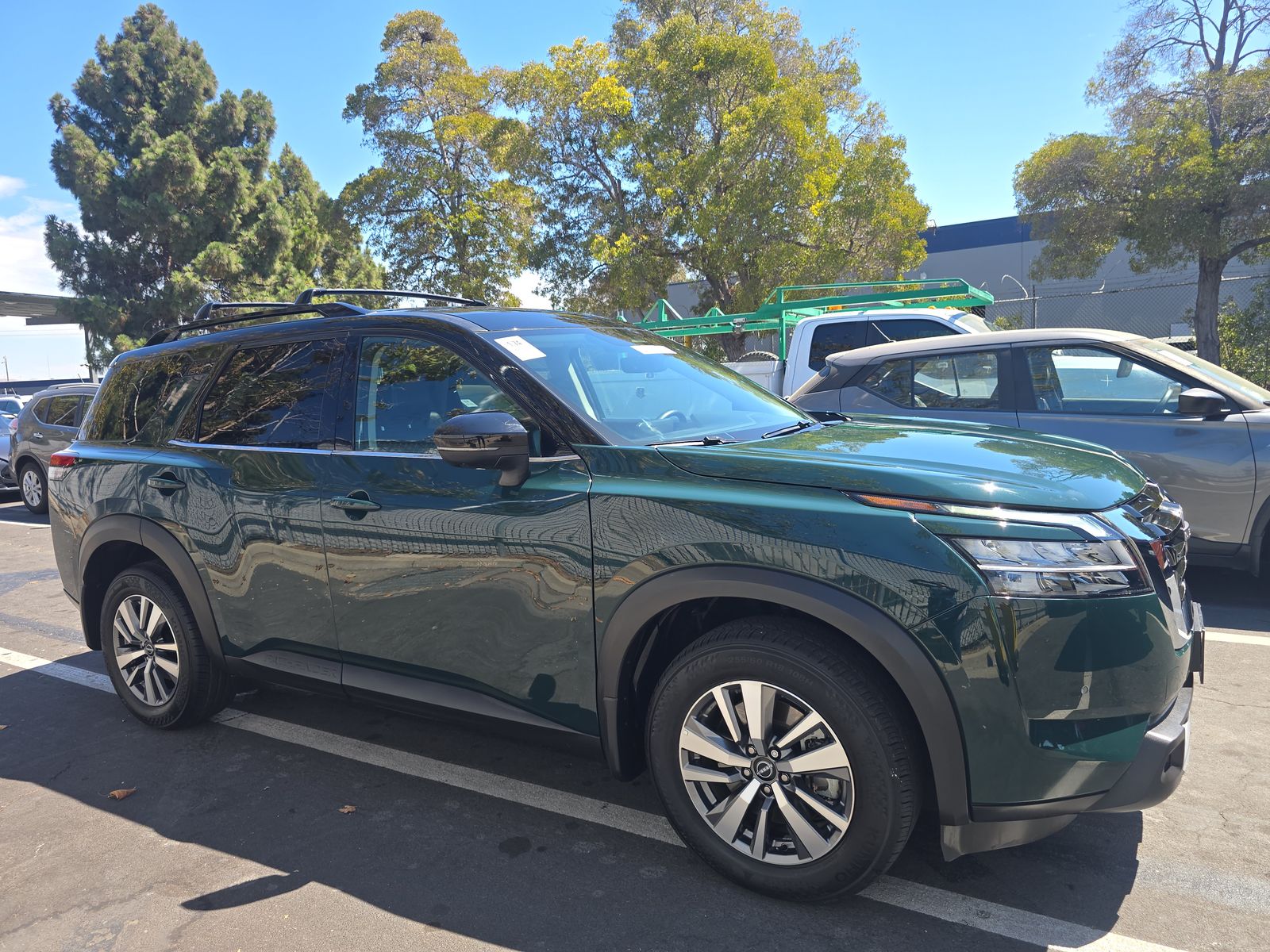 2023 Nissan Pathfinder SL FWD