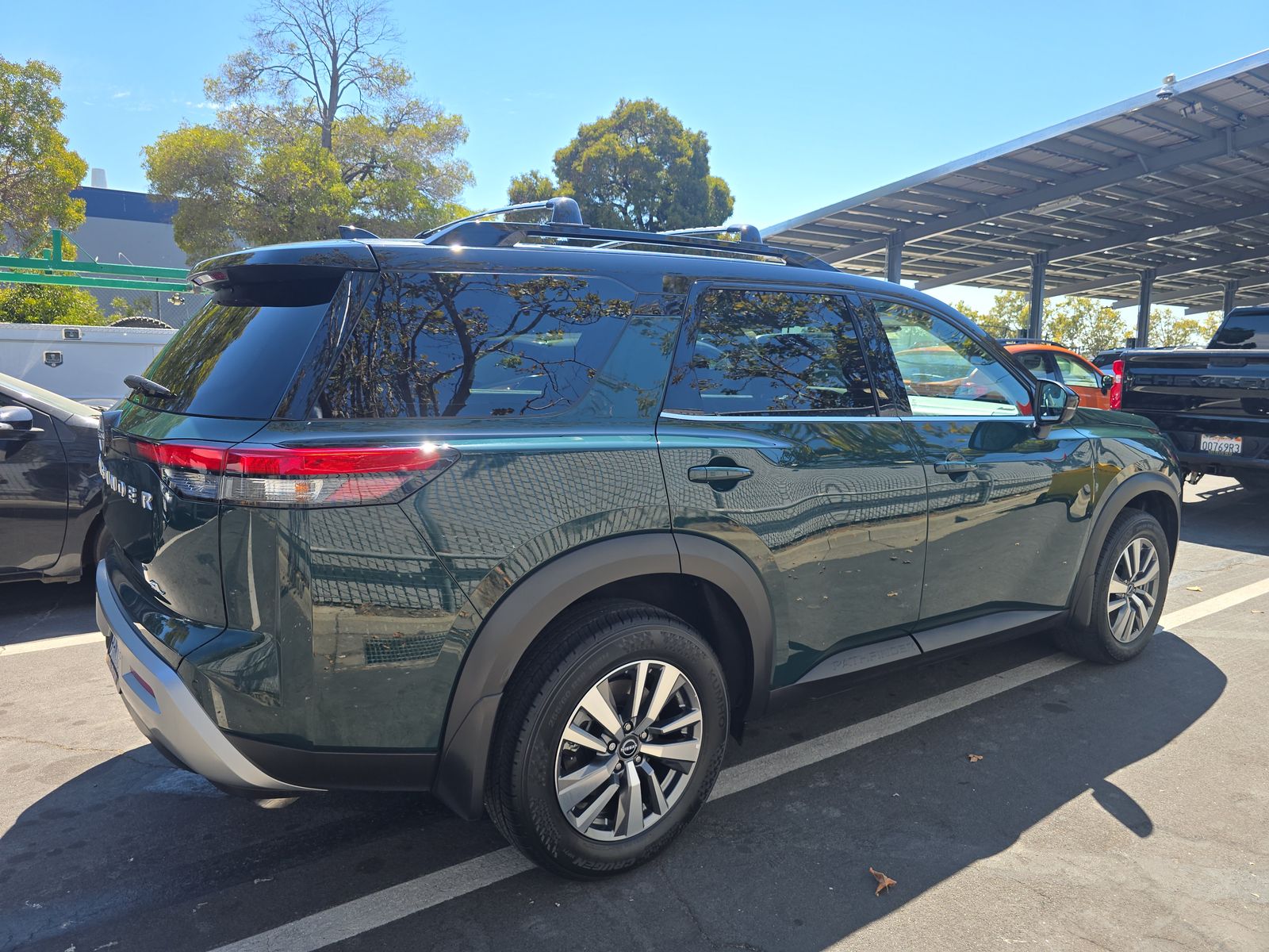 2023 Nissan Pathfinder SL FWD