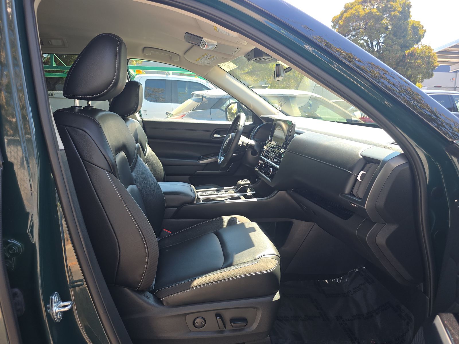 2023 Nissan Pathfinder SL FWD