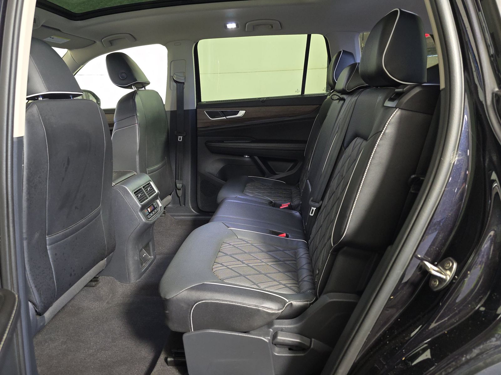 2025 Volkswagen Atlas 2.0T SEL Premium R-Line AWD