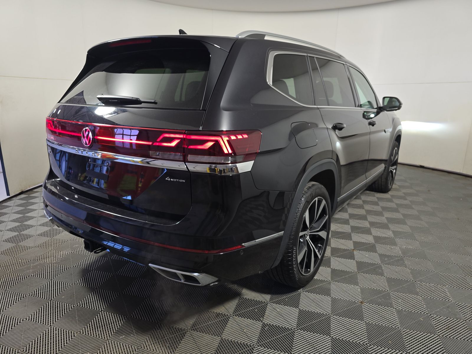 2025 Volkswagen Atlas 2.0T SEL Premium R-Line AWD