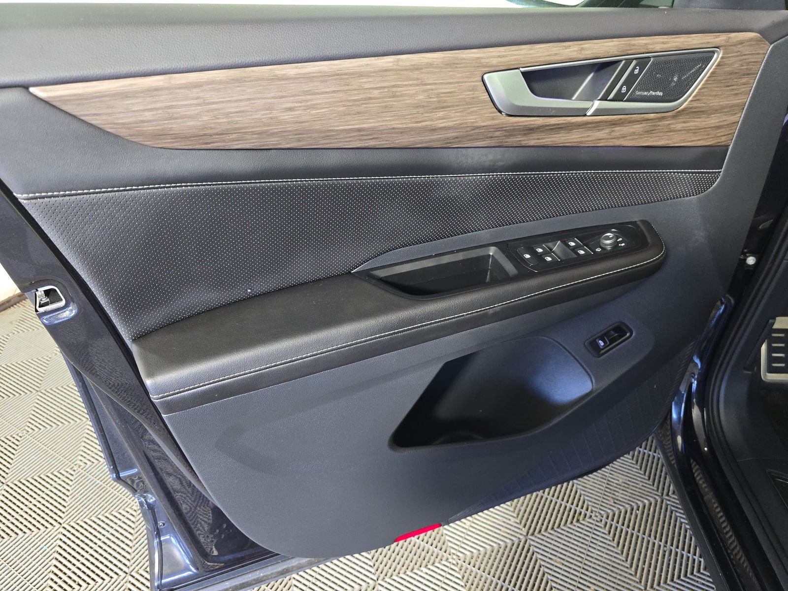 2025 Volkswagen Atlas 2.0T SEL Premium R-Line AWD